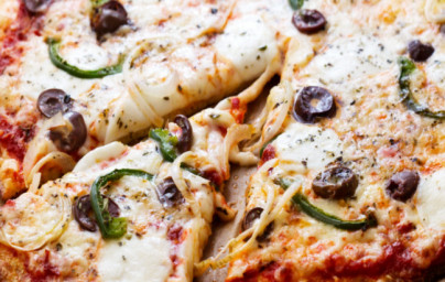 LCHF Blumenkohl-Pizza mit Paprika und Oliven LCHF Blumenkohl-Pizza mit Paprika und Oliven